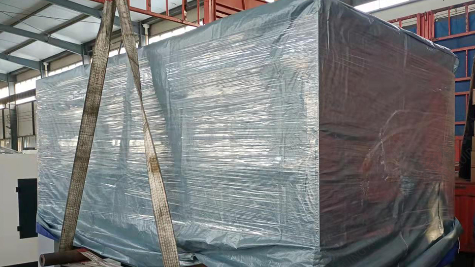 安徽客戶定製的VMC1160數控立式加工中心包裝好開始發貨