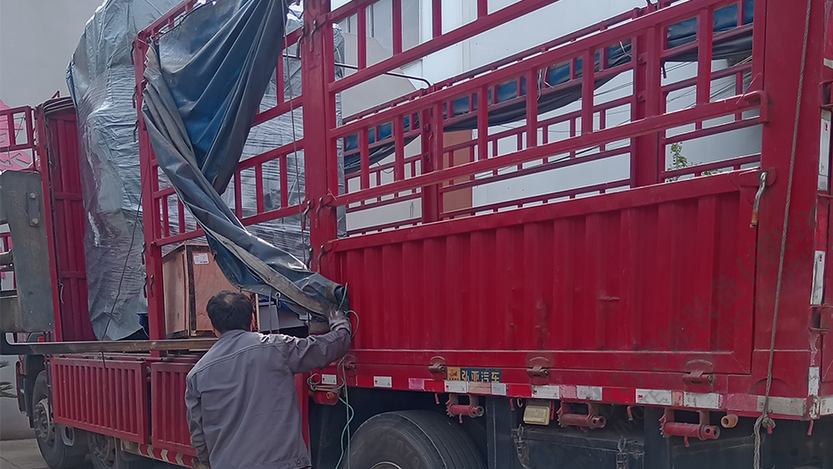 河南張總定製的LCK1000數控立式車床包裝好開始發貨